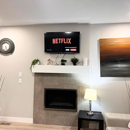 Flowealth Property Luxury Villa Near Lake Netflix Tv Wifi YYC Buitenkant foto