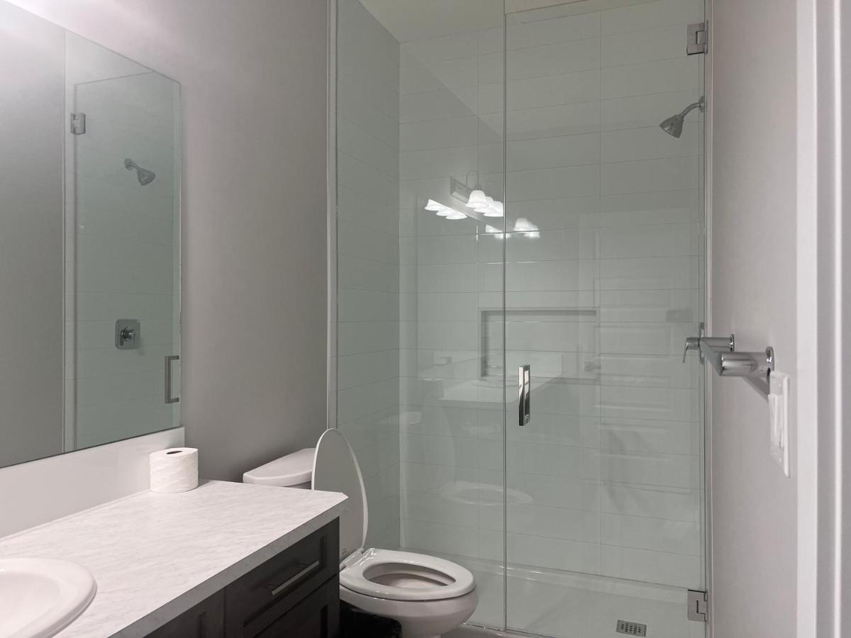 Flowealth Property Luxury Villa Near Lake Netflix Tv Wifi YYC Buitenkant foto