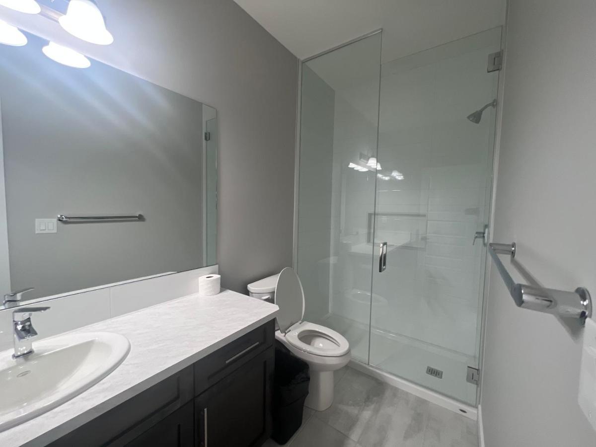 Flowealth Property Luxury Villa Near Lake Netflix Tv Wifi YYC Buitenkant foto