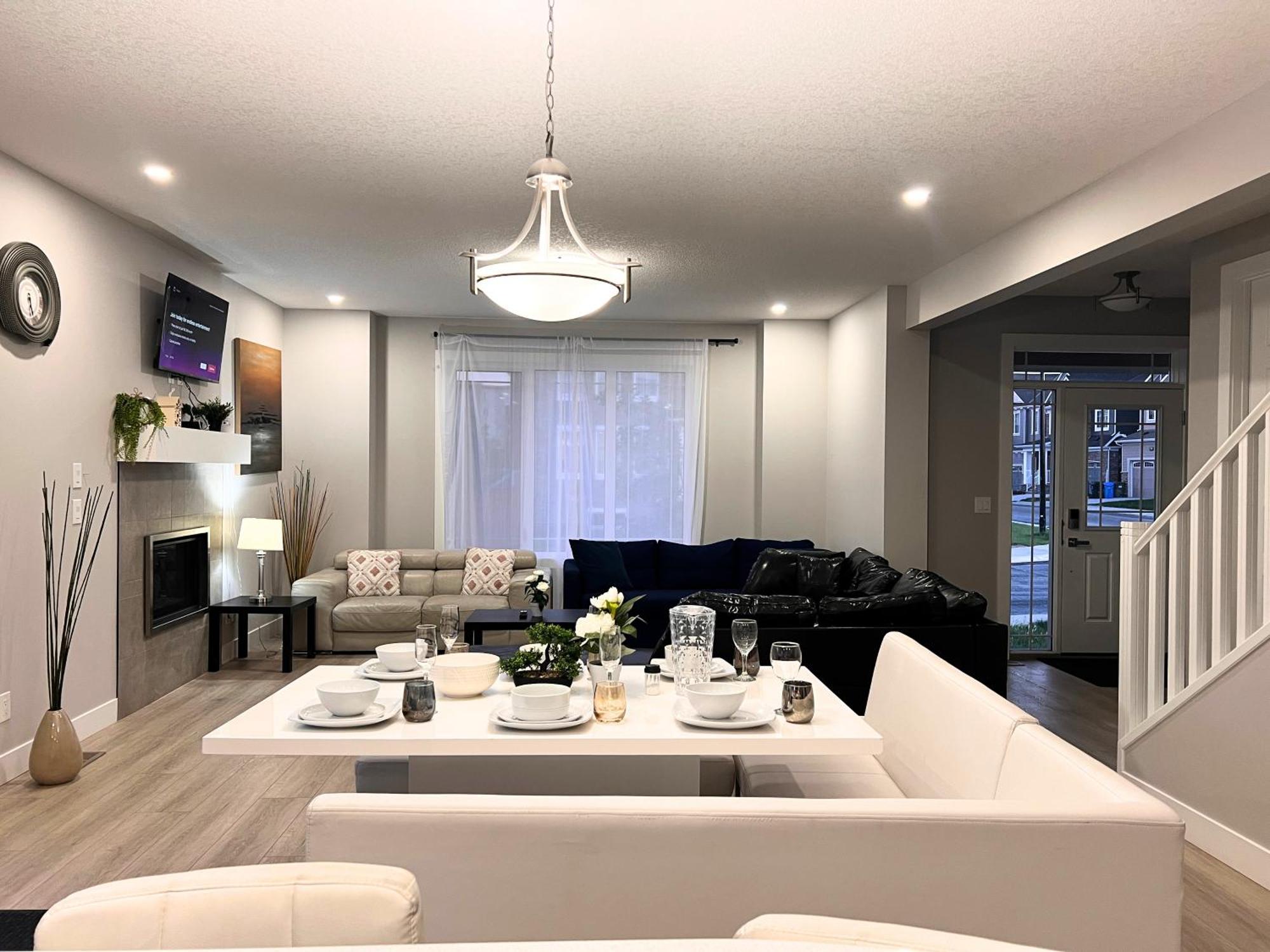 Flowealth Property Luxury Villa Near Lake Netflix Tv Wifi YYC Buitenkant foto