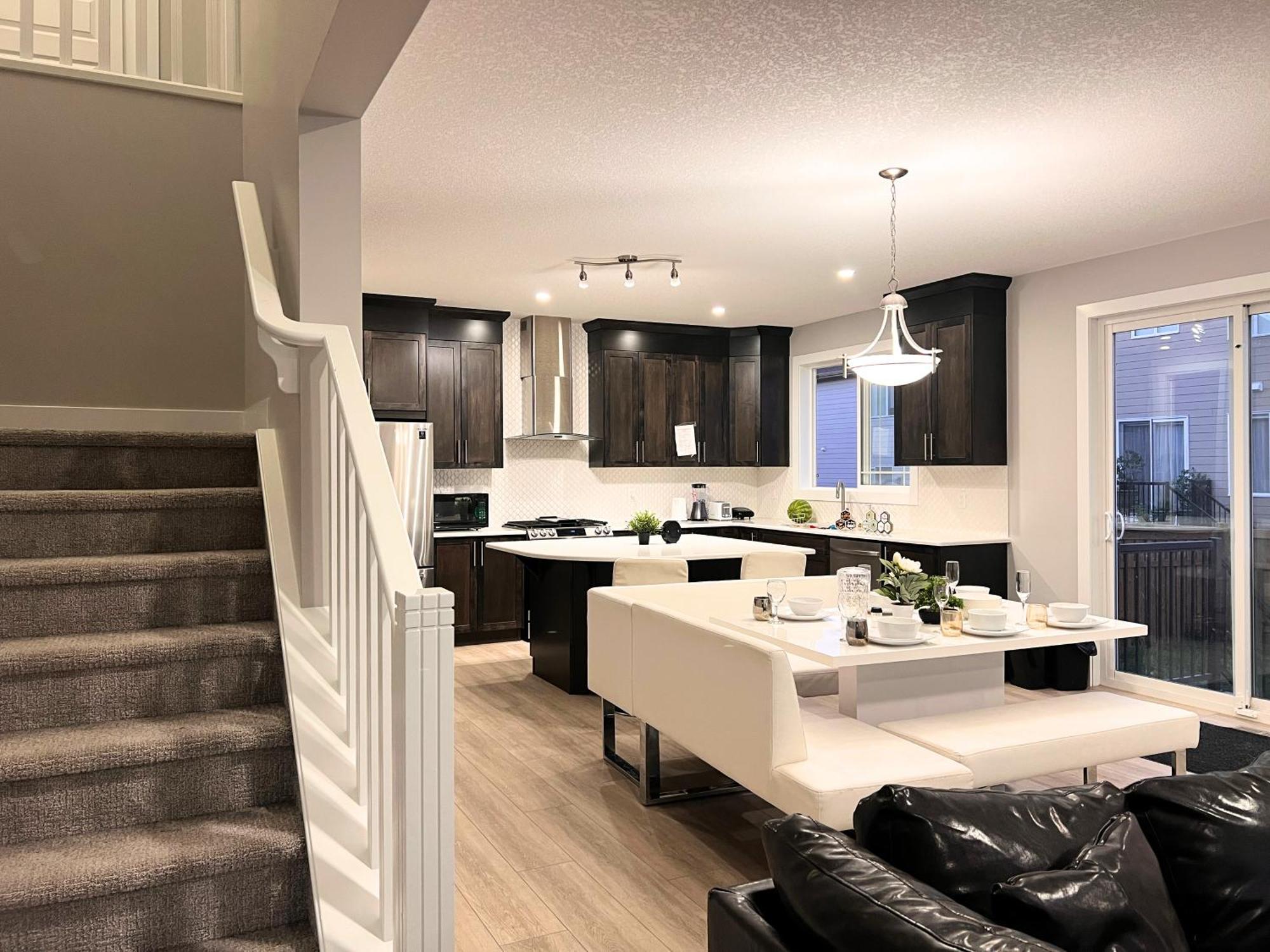 Flowealth Property Luxury Villa Near Lake Netflix Tv Wifi YYC Buitenkant foto