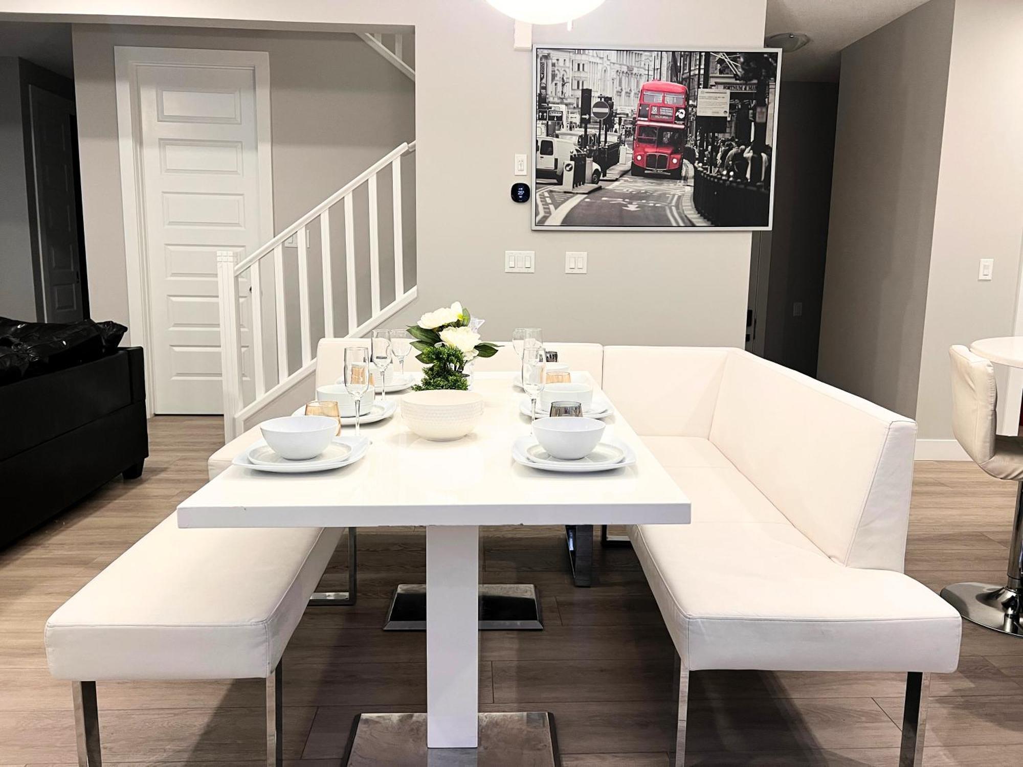 Flowealth Property Luxury Villa Near Lake Netflix Tv Wifi YYC Buitenkant foto