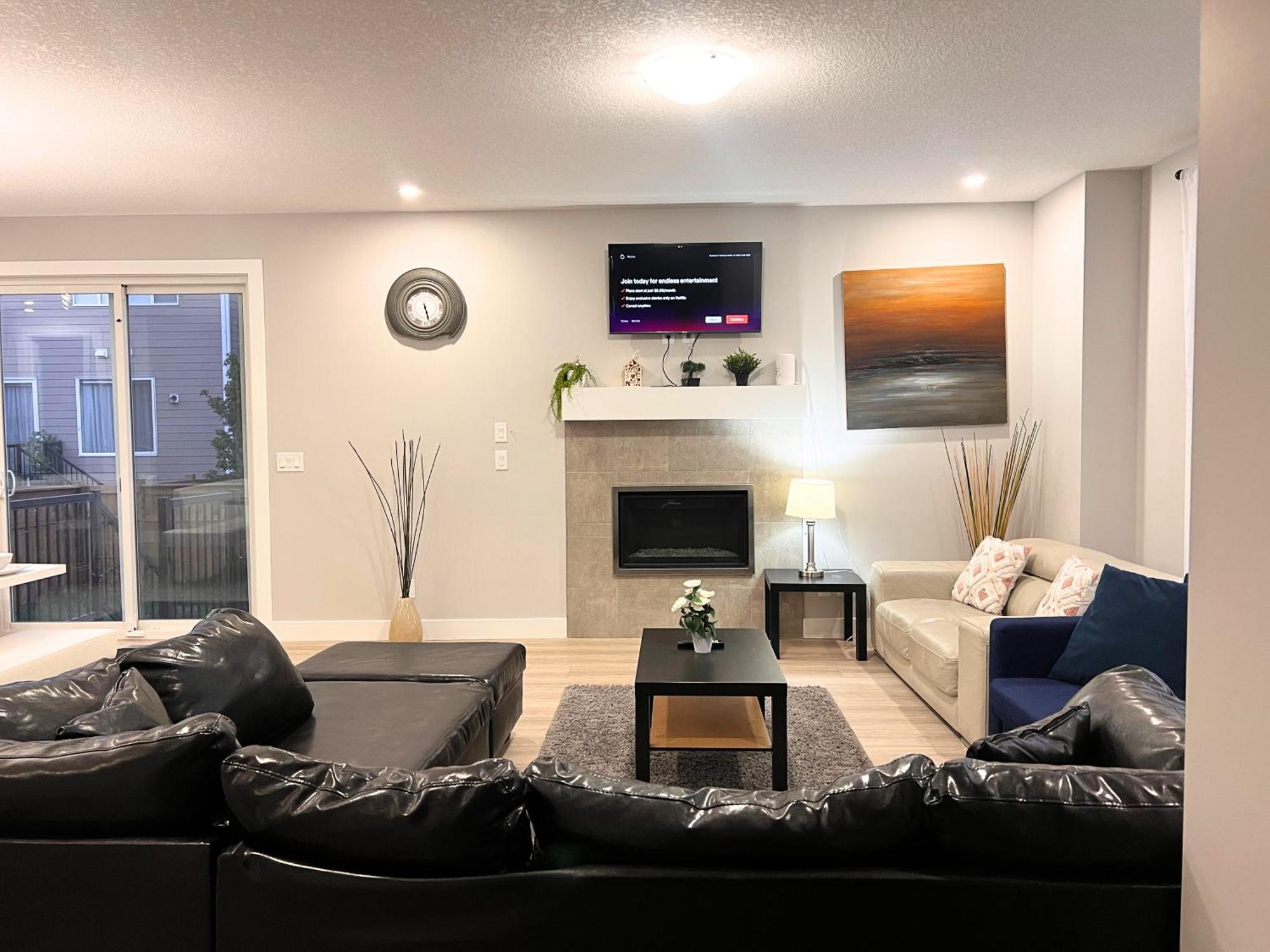 Flowealth Property Luxury Villa Near Lake Netflix Tv Wifi YYC Buitenkant foto
