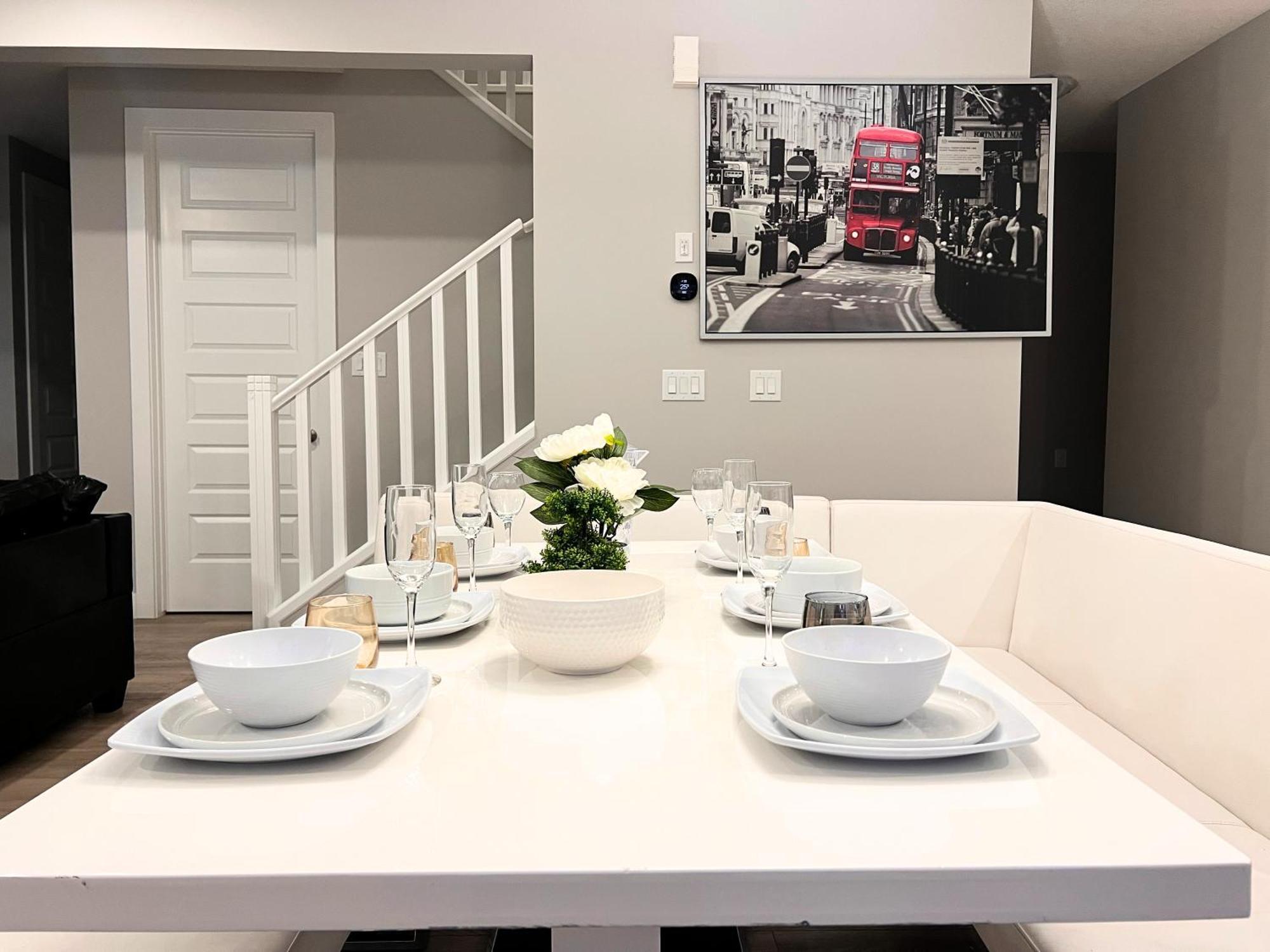 Flowealth Property Luxury Villa Near Lake Netflix Tv Wifi YYC Buitenkant foto