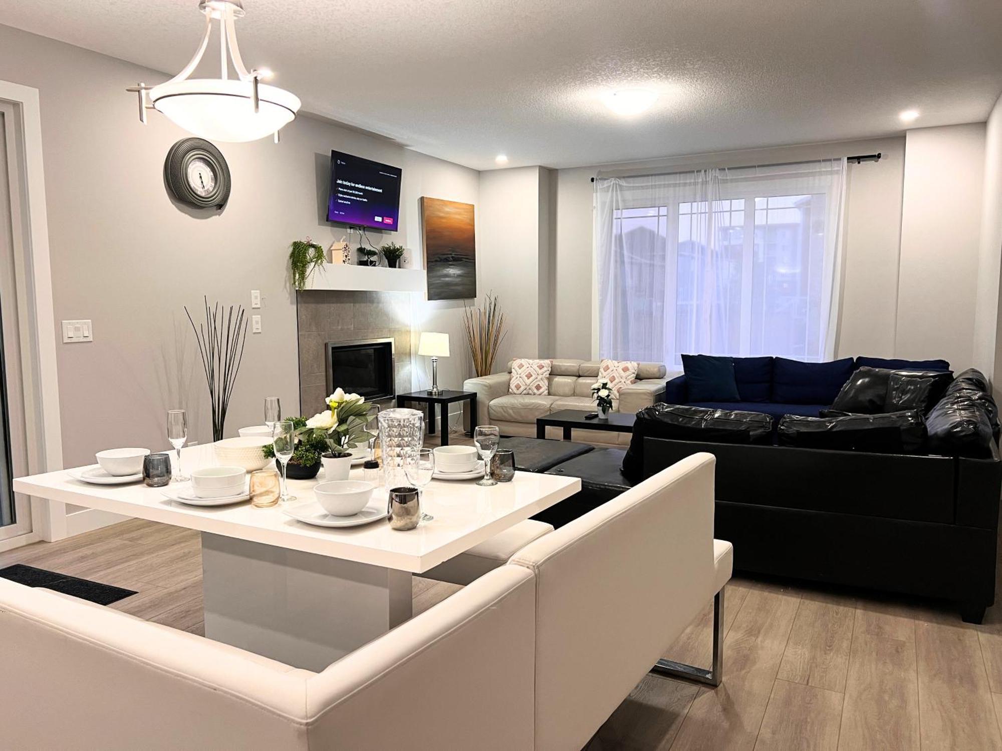 Flowealth Property Luxury Villa Near Lake Netflix Tv Wifi YYC Buitenkant foto